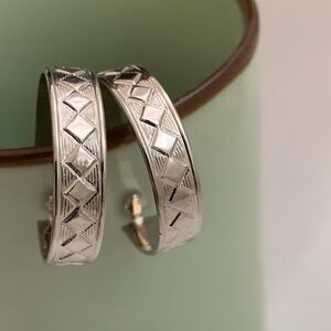 New vintage spring closure hoop earrings